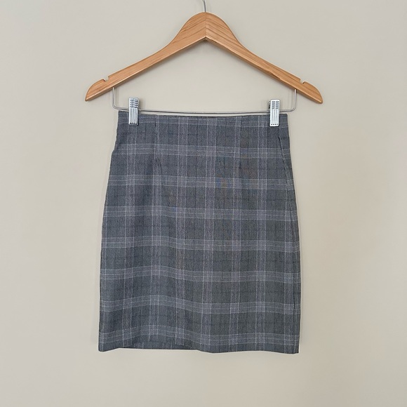 DYNAMITE Gray Plaid Mini Skirt - Picture 2 of 6